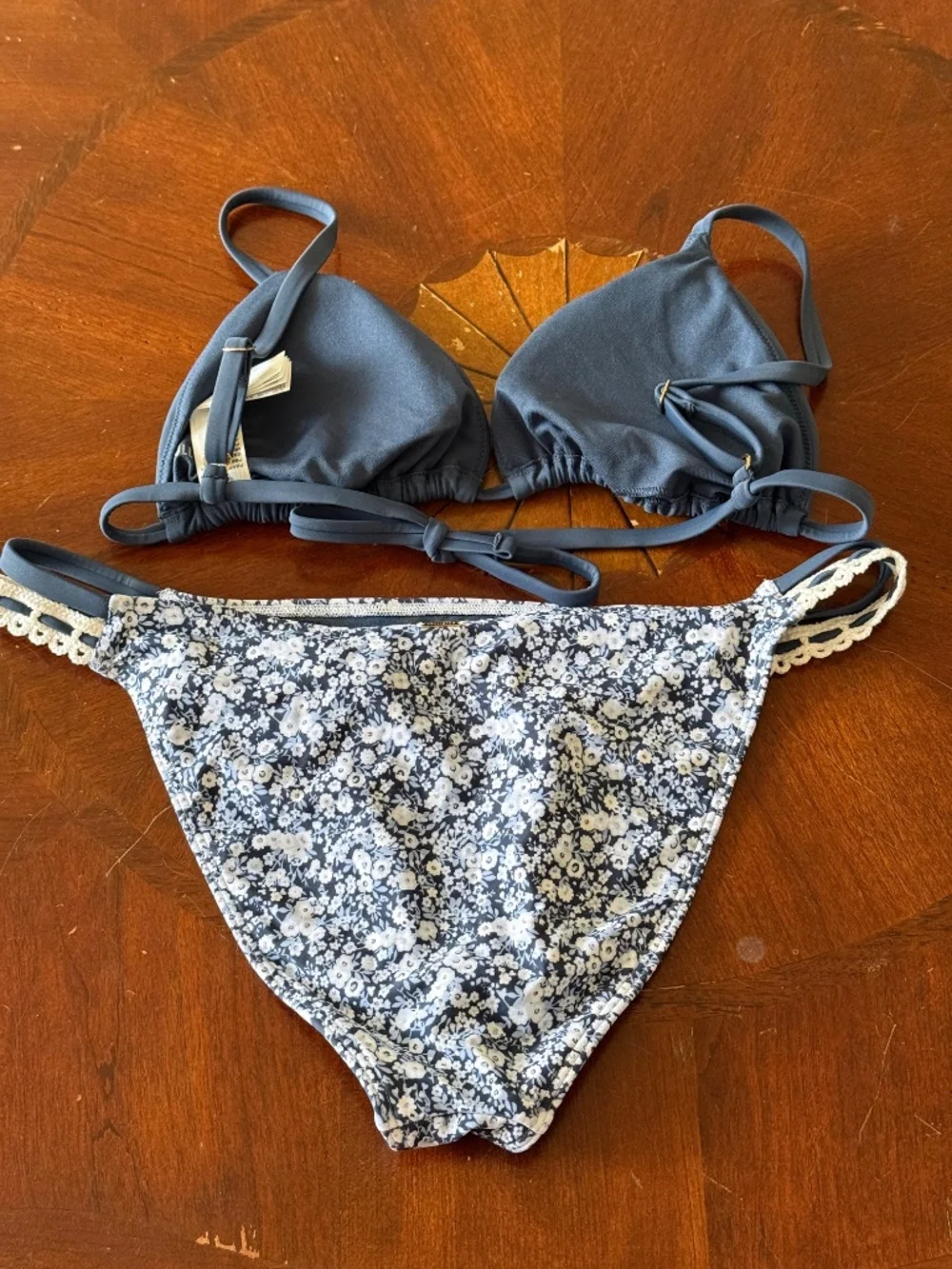 NWOT Hollister Bikini Set, L, Navy, Crochet & Beads - Picture 2 of 4